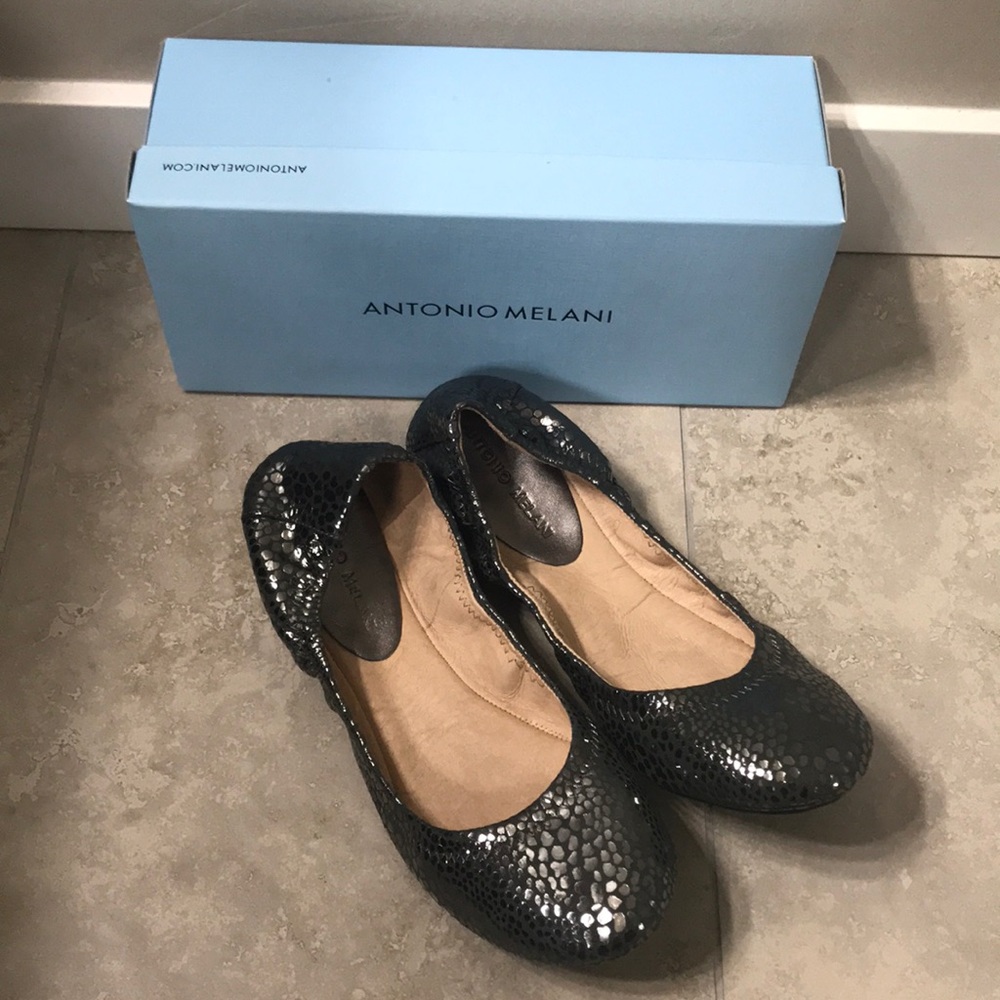 Antonio Melani never been worn flats